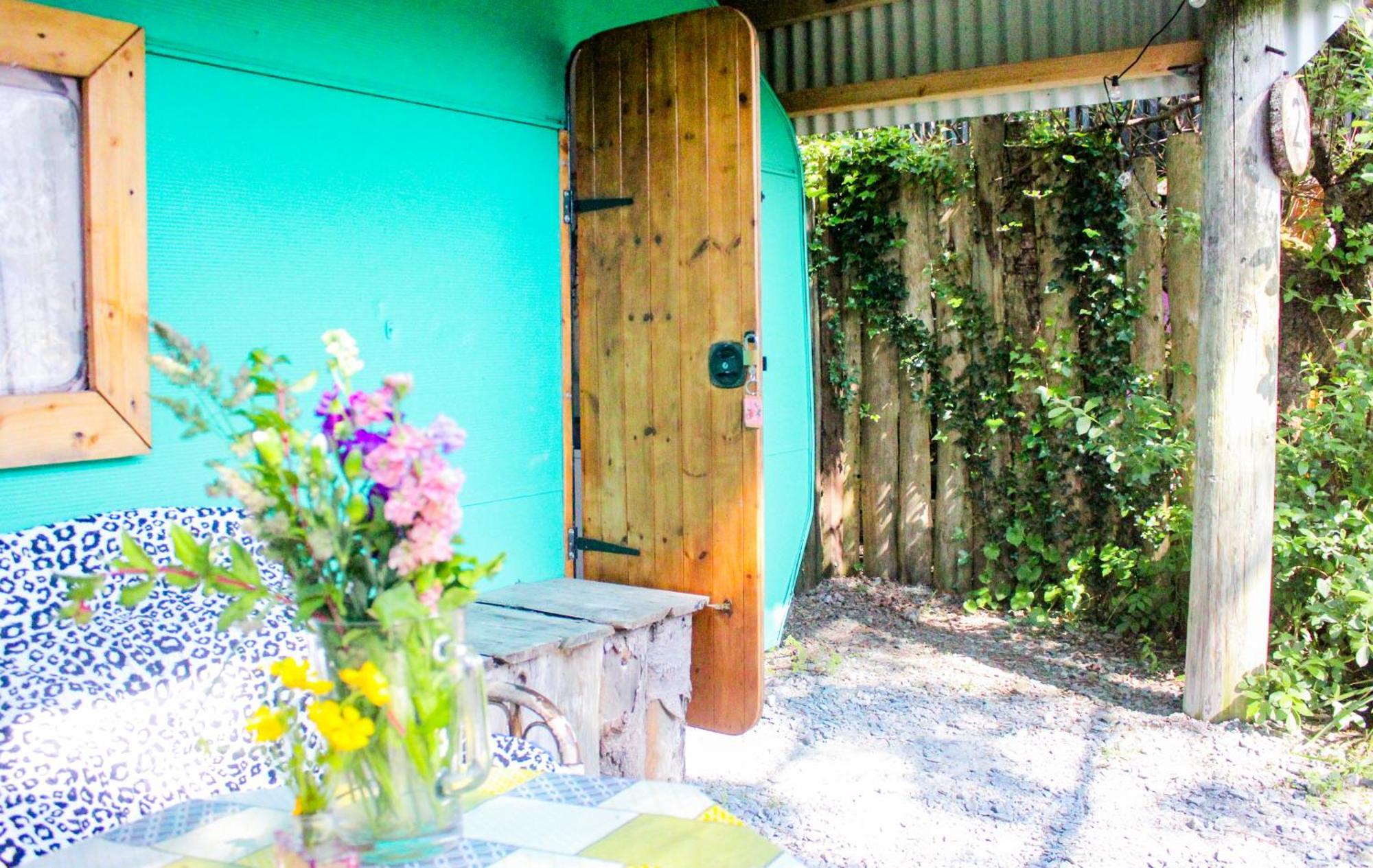 Chapeltown Retro Caravans At Valentia Island Escape酒店 外观 照片